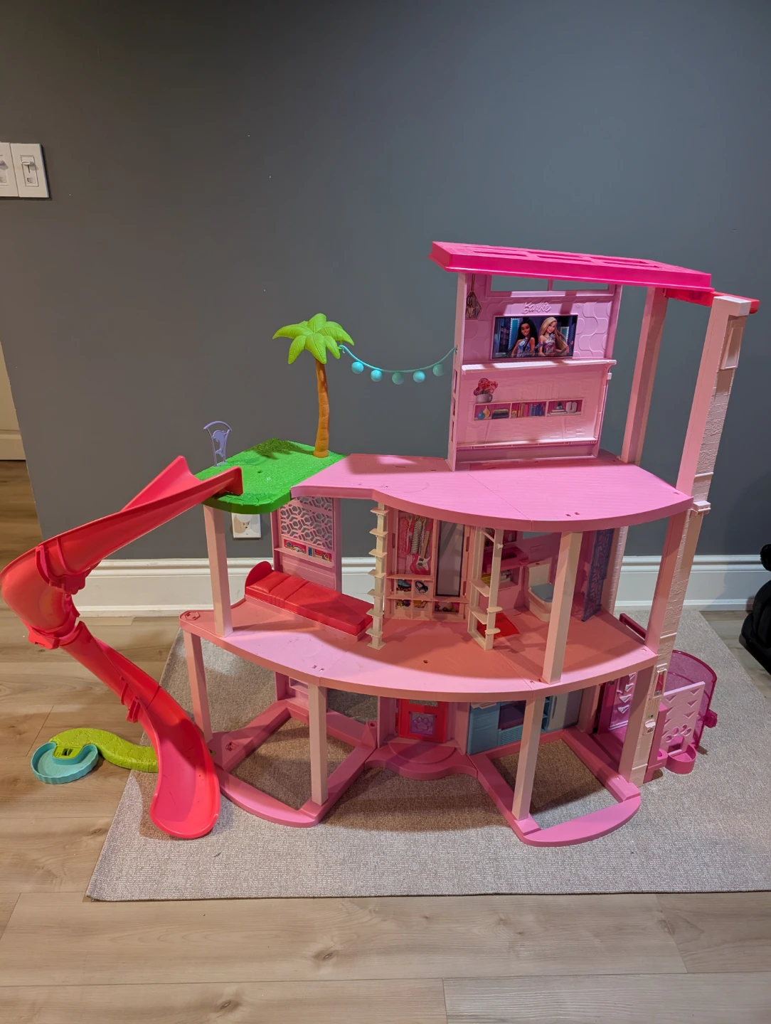 Barbie Dreamhouse Dollhouse with Accessories - photo 3
