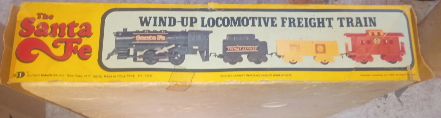 The vintage Santa Fe Wind-Up Locomotive Freight Train Set - photo 2