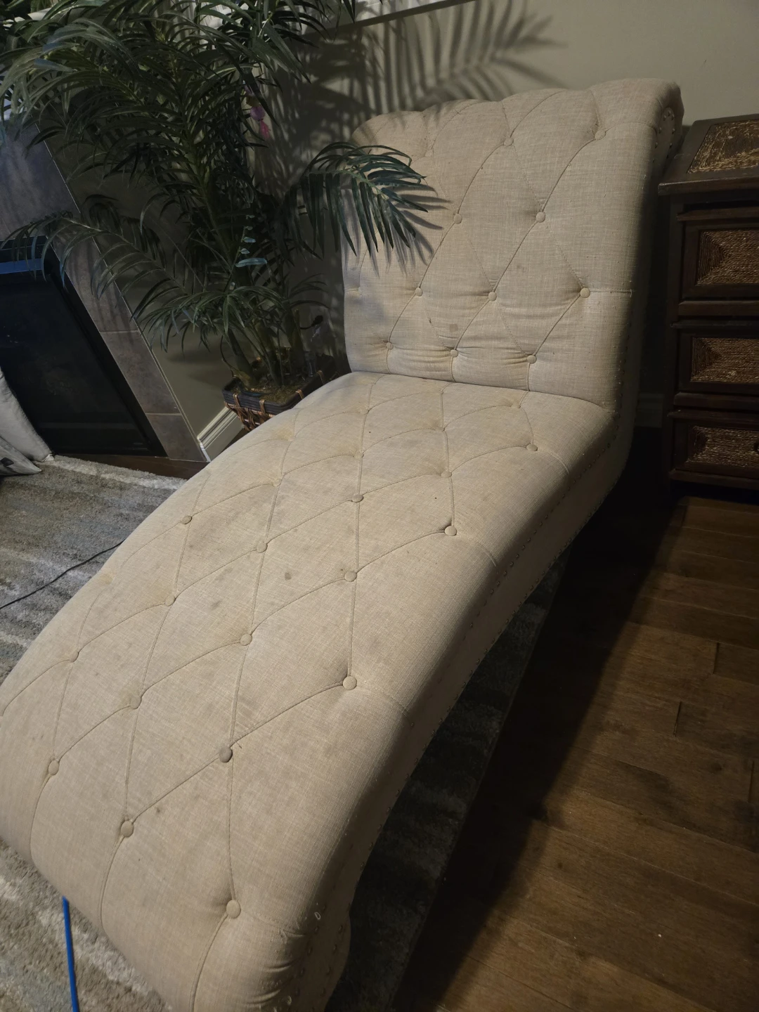 Tufted Chaise Lounge - photo 2