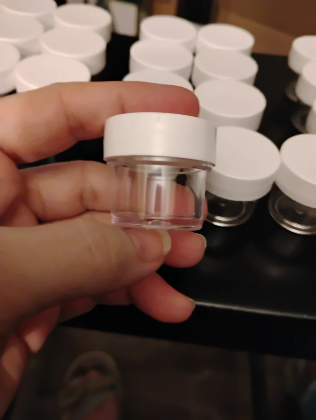 NEW!! SMALL 0.5 OZ CLEAR CONTAINERS W/ SCREW ON WHITE LIDS - photo 2