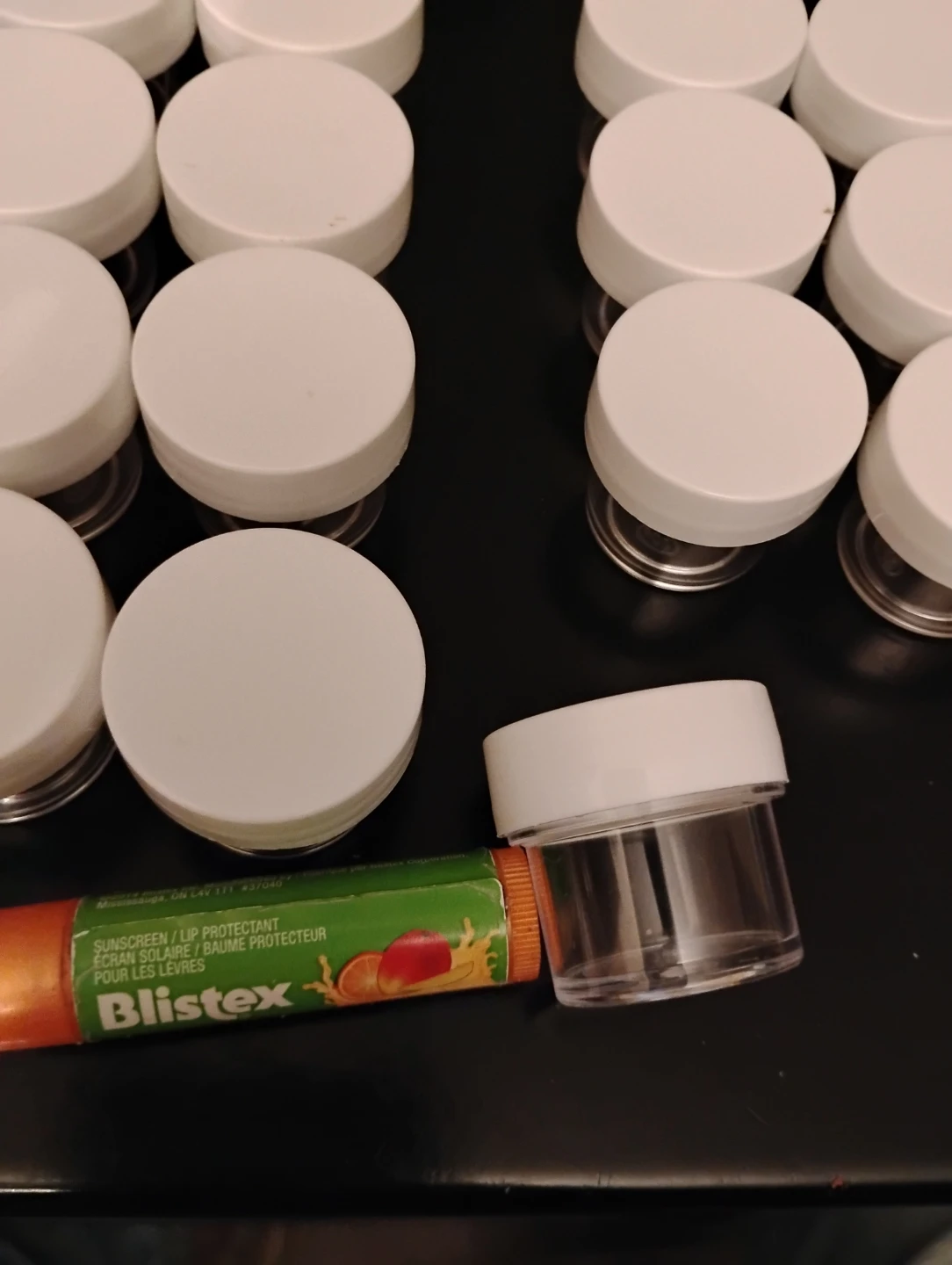 NEW!! SMALL 0.5 OZ CLEAR CONTAINERS W/ SCREW ON WHITE LIDS - photo 3