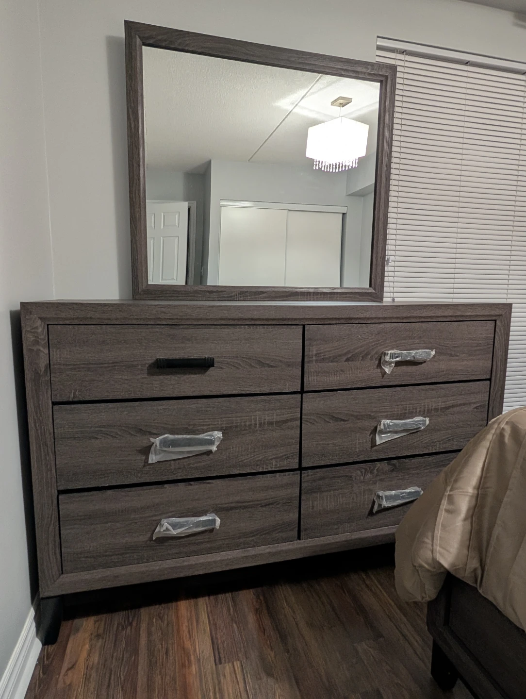 URGENT - 4-piece bedroom set in a great condition - photo 5