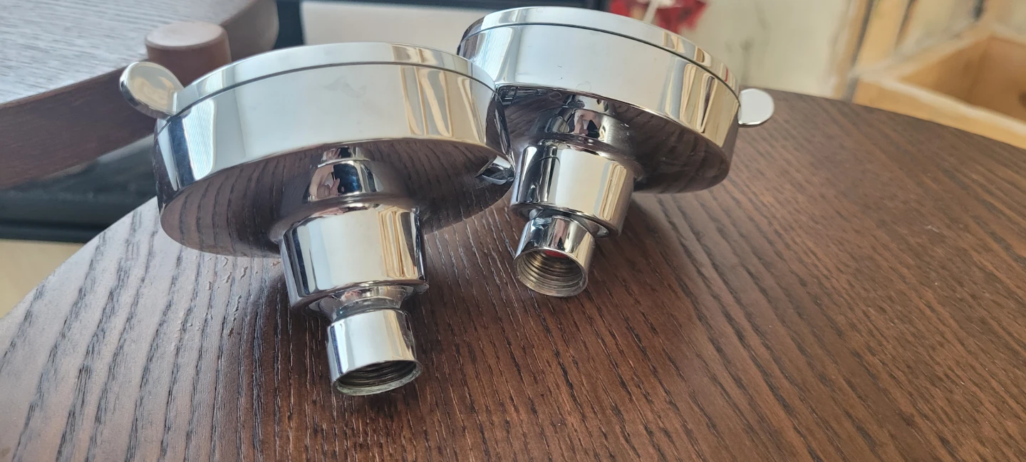 Moen chrome shower heads - photo 2