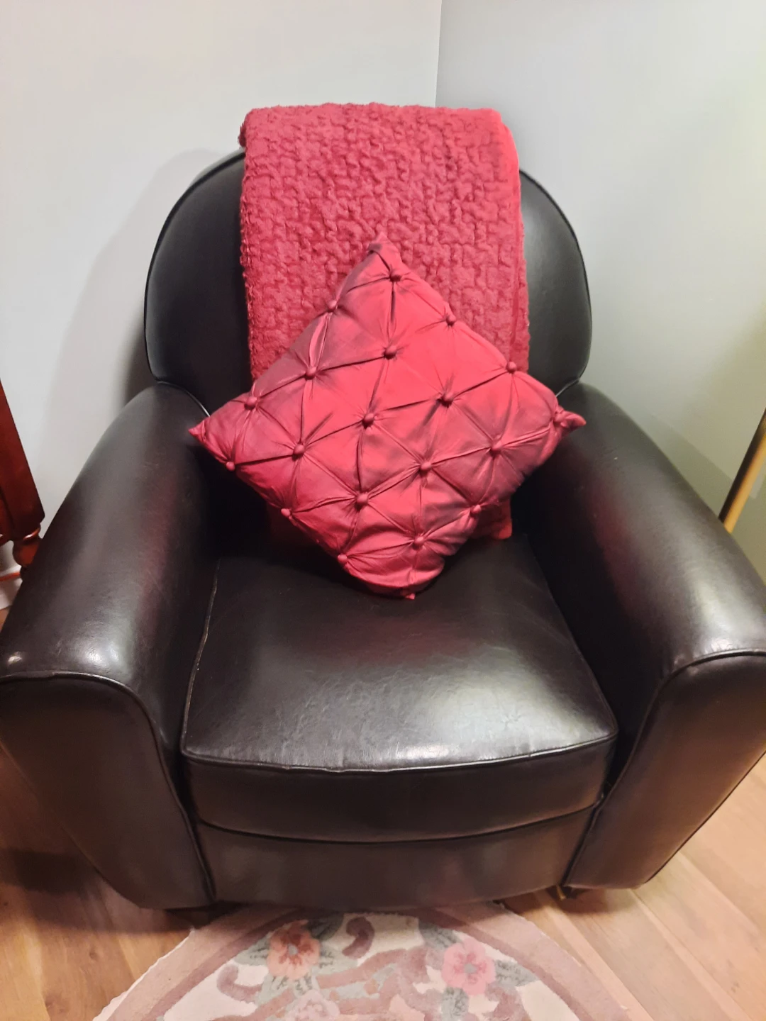 Black Armchair with Decorative Pillow and Red Throw! - photo 3
