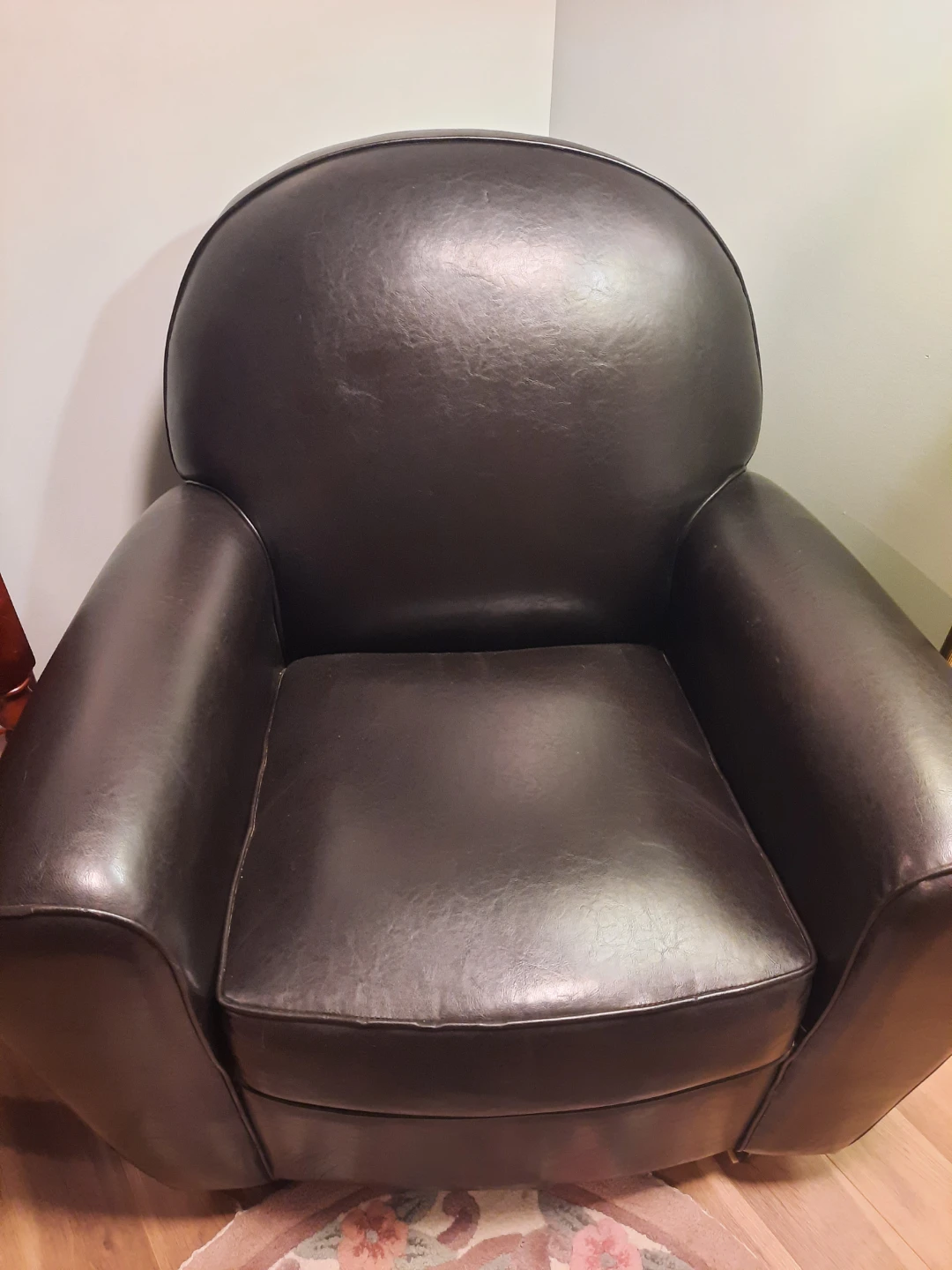 Black Armchair with Decorative Pillow and Red Throw! - photo 5