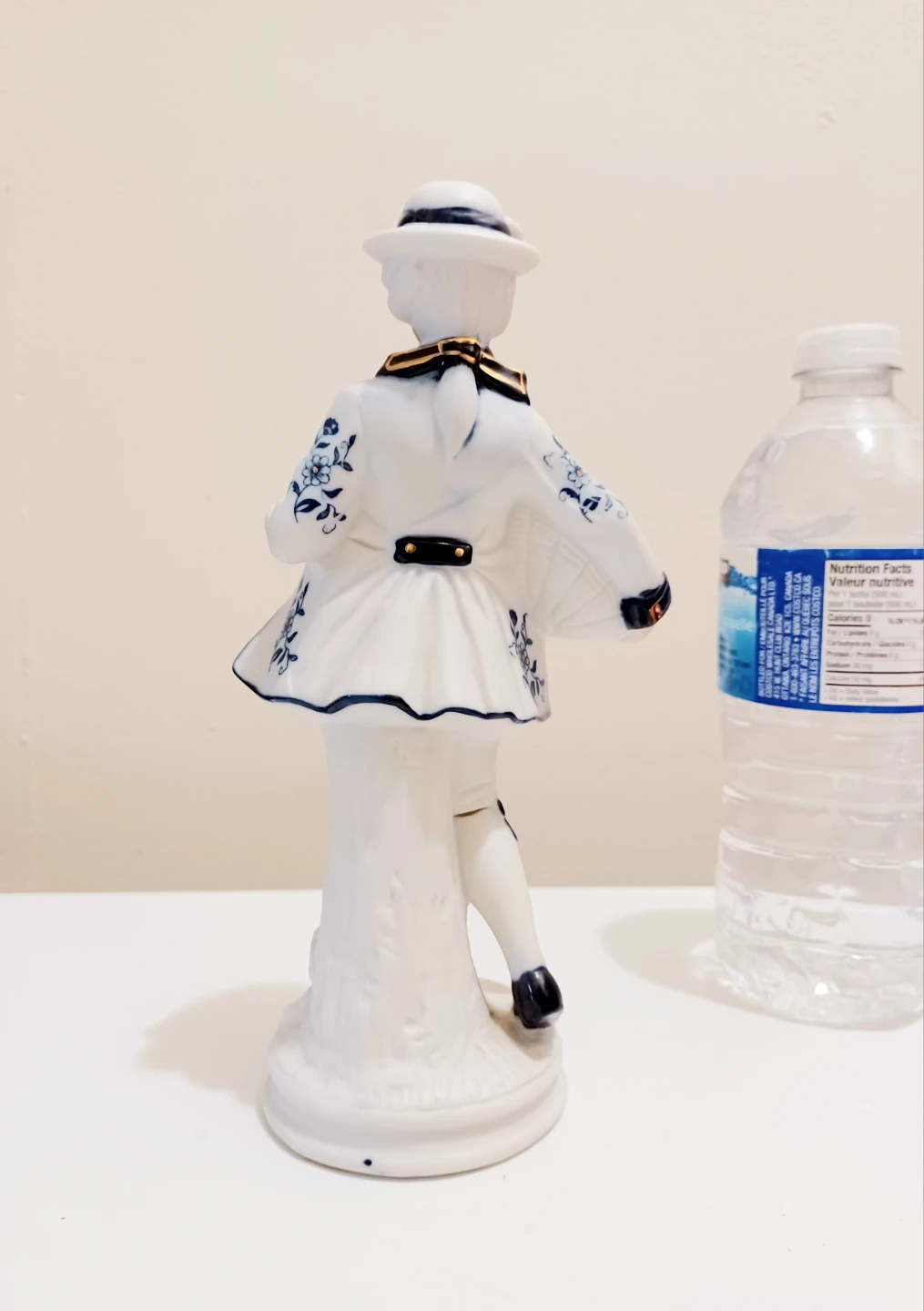 Hand Painted Capodimonte Porcelain Figurine - photo 4