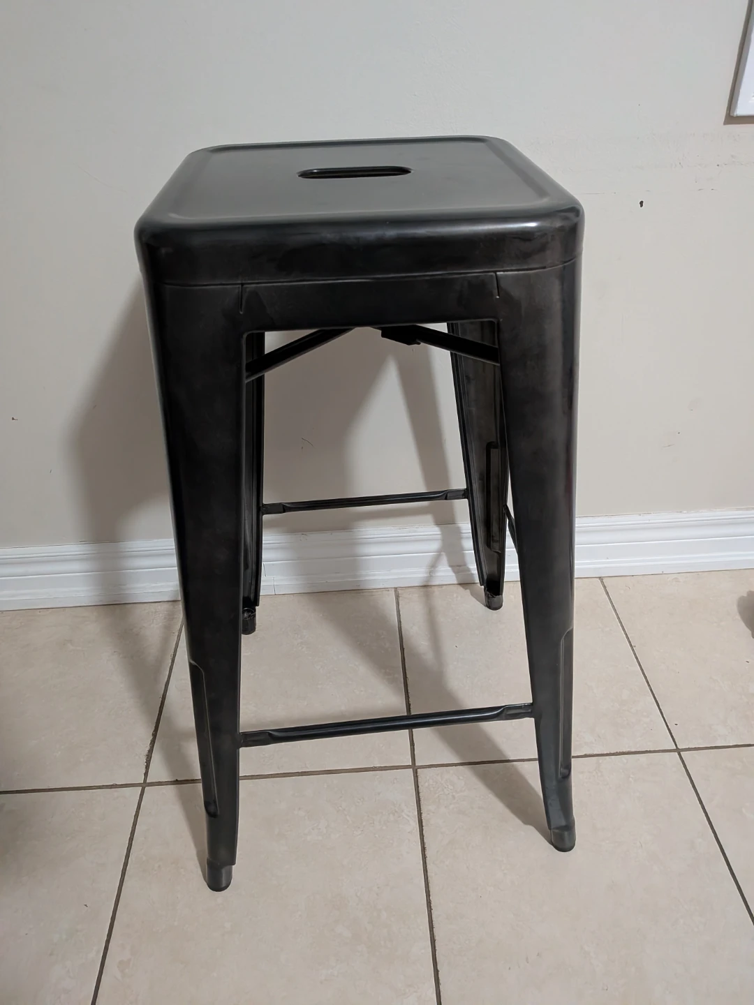 Metal Bar Stool 🥕