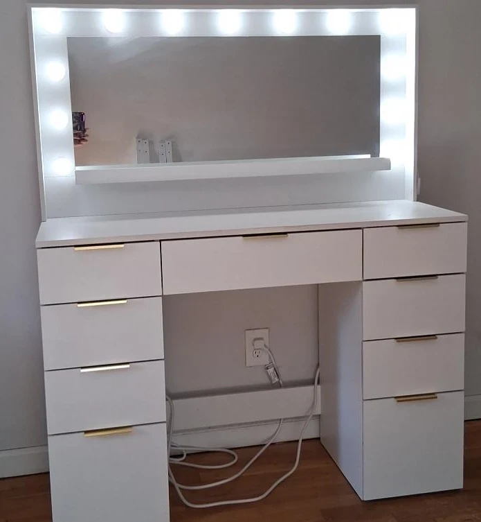 ✨️White Vanity Desk w/Built-in Charging Station✨️
