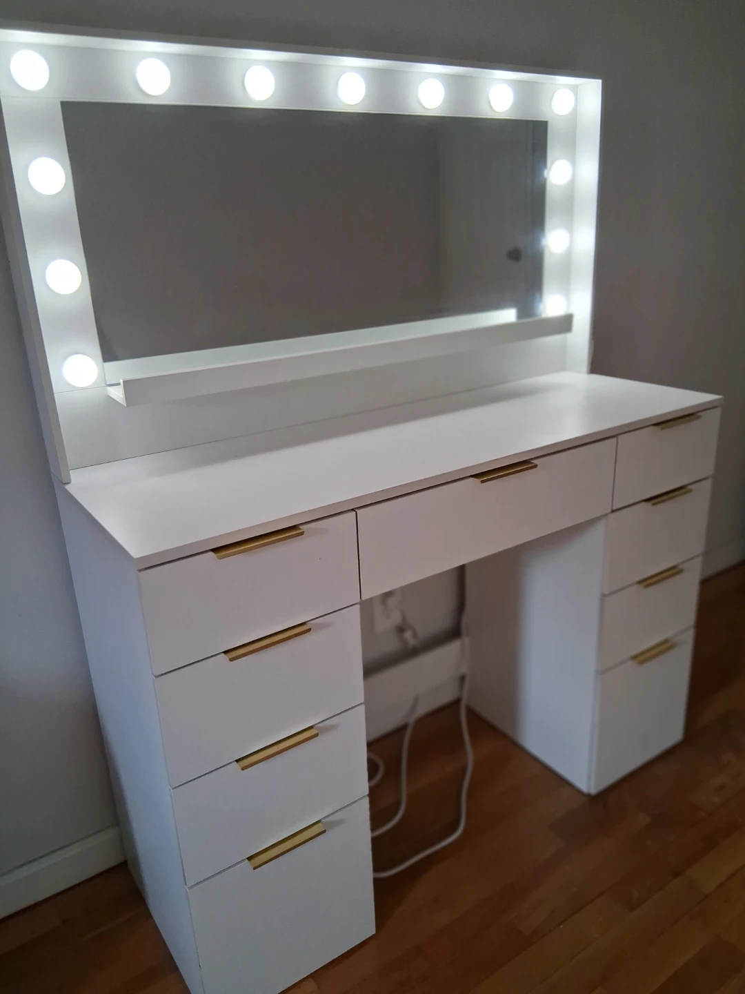 ✨️White Vanity Desk w/Built-in Charging Station✨️ - photo 3