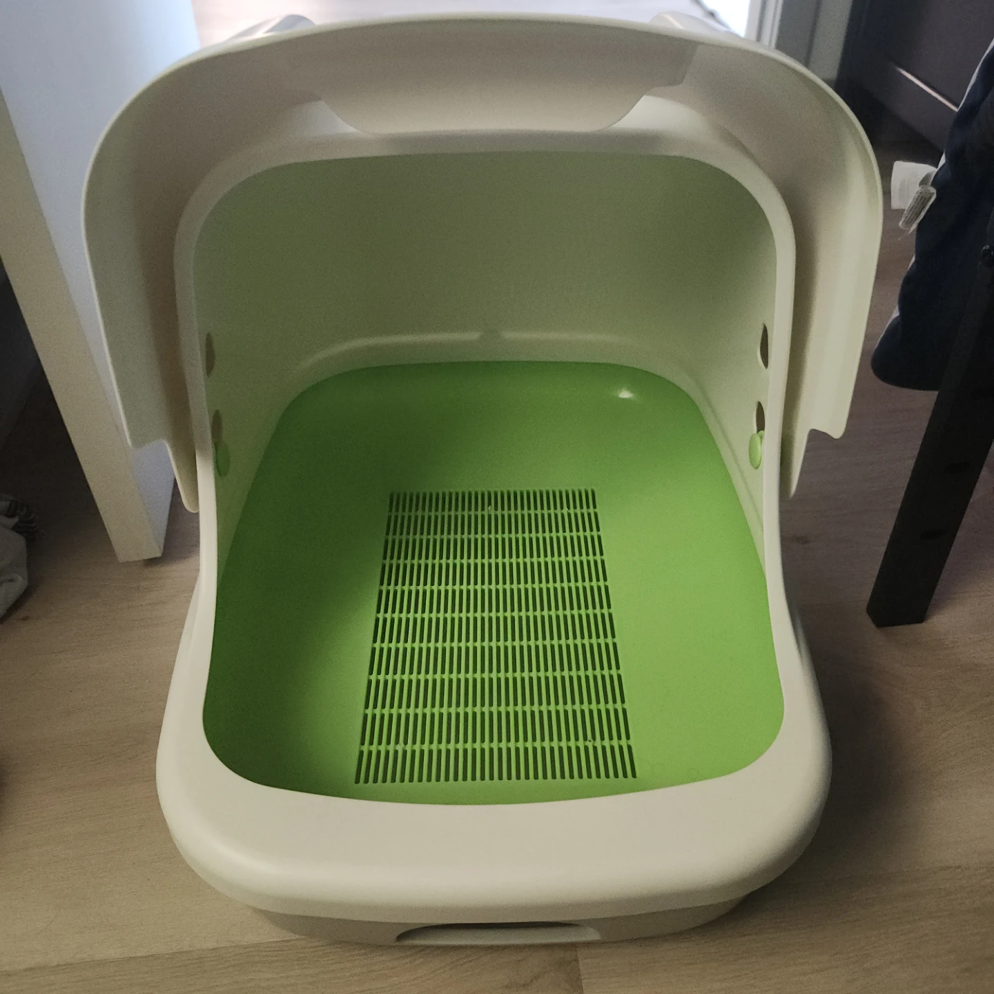 Tidy Cats Breeze Hooded Cat Litter Box  - Litter Box, Pads 🌱