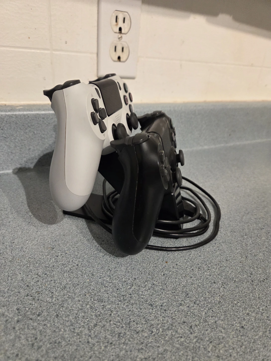 GIVO Dual Controller Charging Dock for PS4
