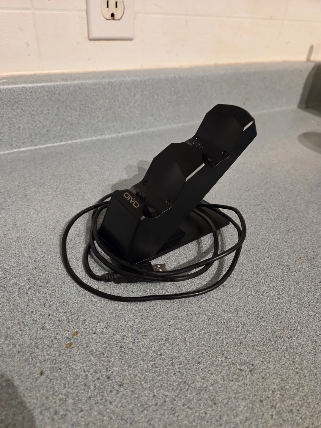 GIVO Dual Controller Charging Dock for PS4 - photo 4