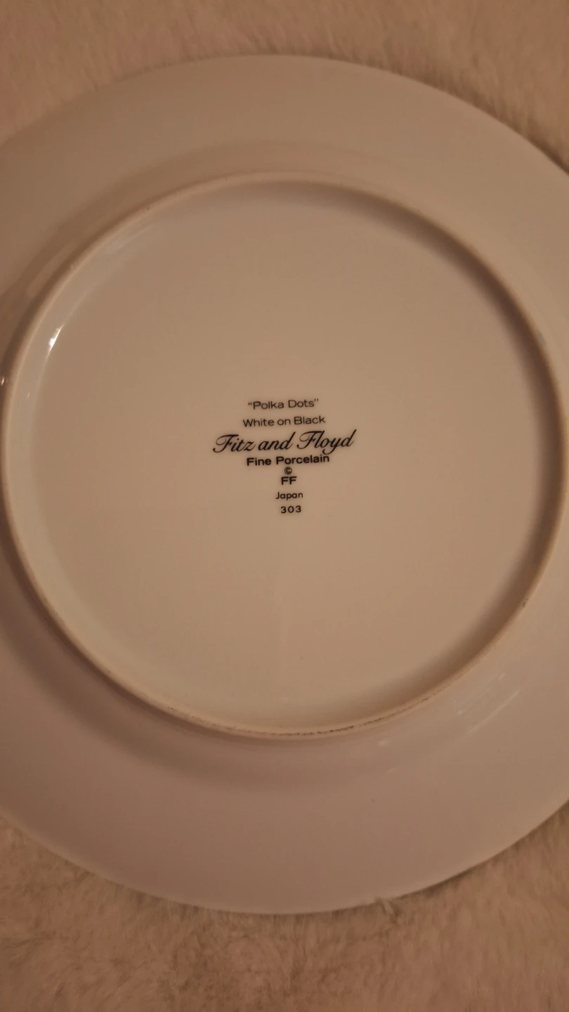 Set of 4 Black and White Polka Dot Plates - photo 3