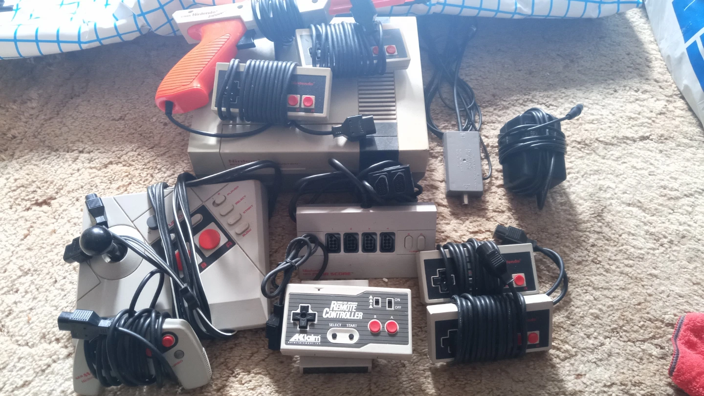 NES 100+ games accessories
