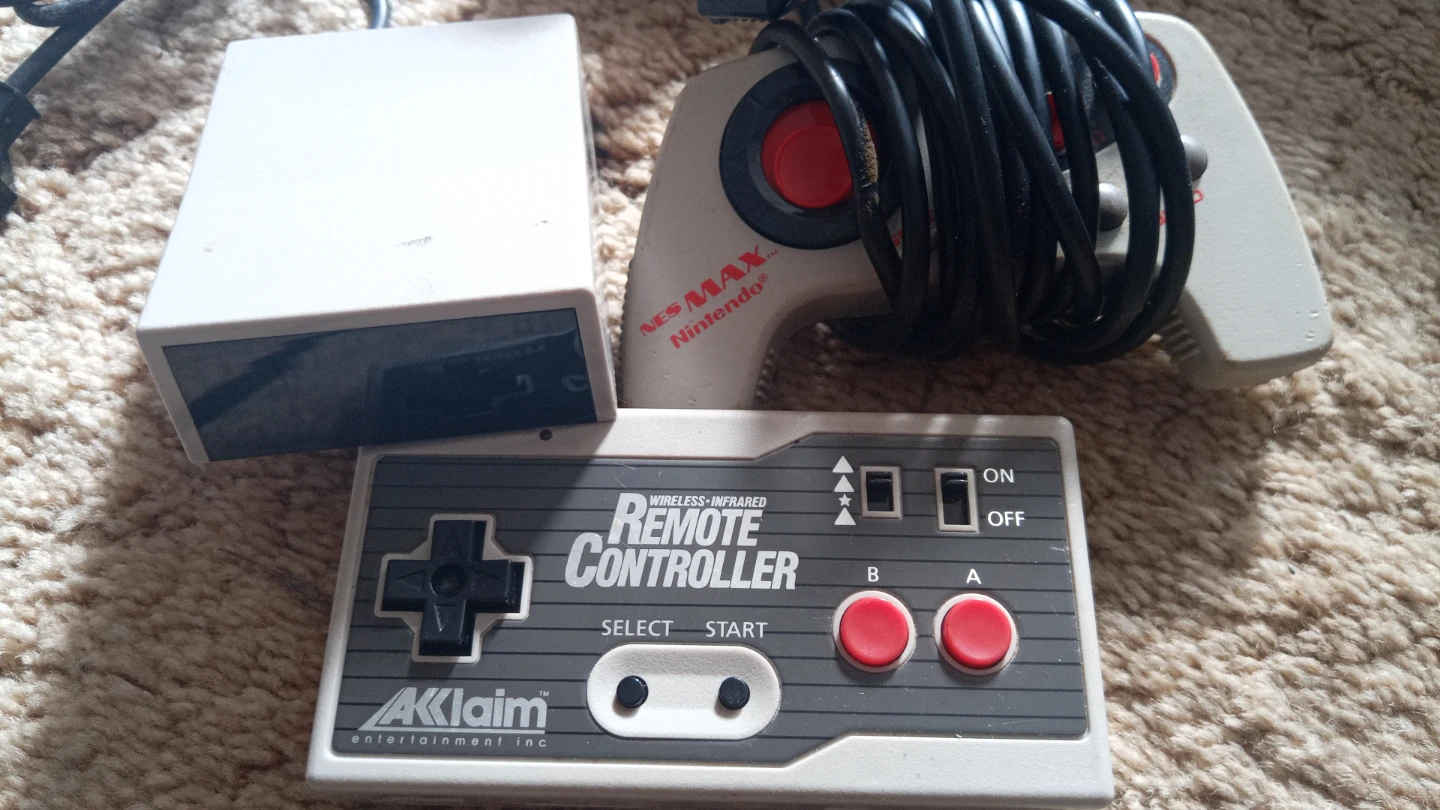 NES 100+ games accessories - photo 3