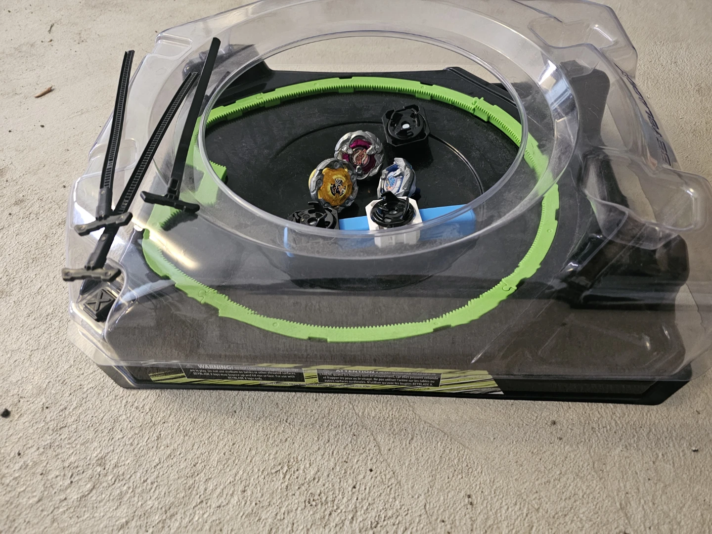 Beyblade Xtreme Stadium with 3 Beyblades and Launchers