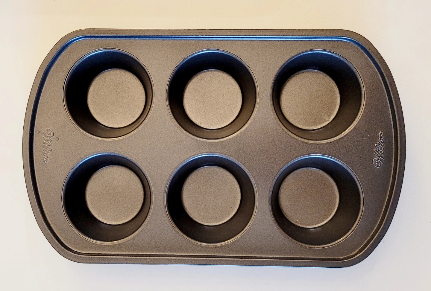 Wilton Muffin Pan with Baking Pan