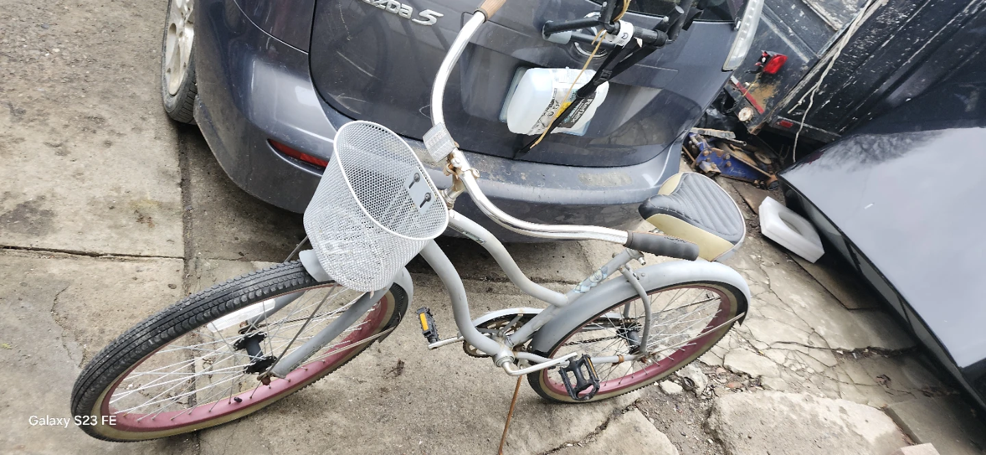 Huffy Cruiser Bike 26"wheels the price not negotiable