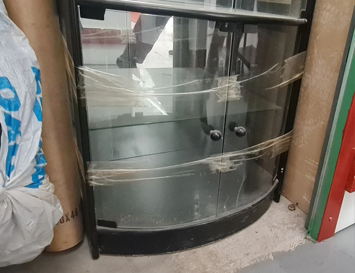 Curved Glass Display Cabinet - photo 5