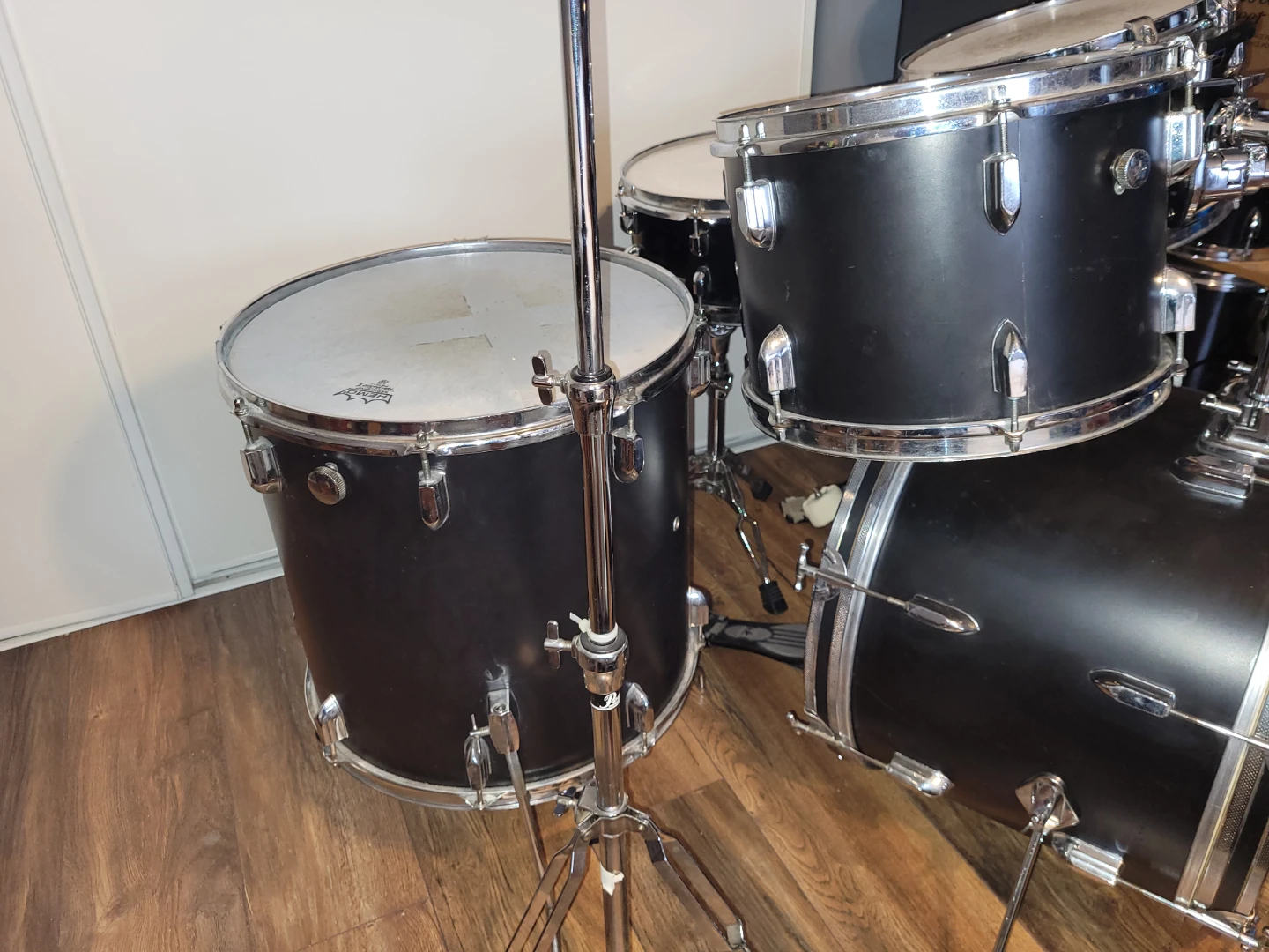 PEARL DRUM SET - photo 4