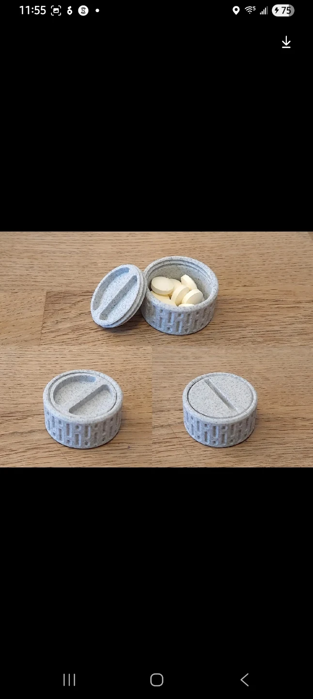 Small pill container