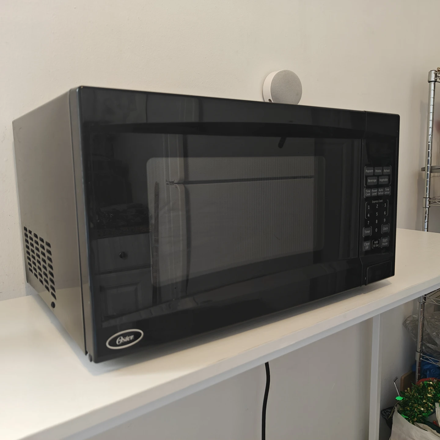 Oster Black Microwave - 1100 Watts