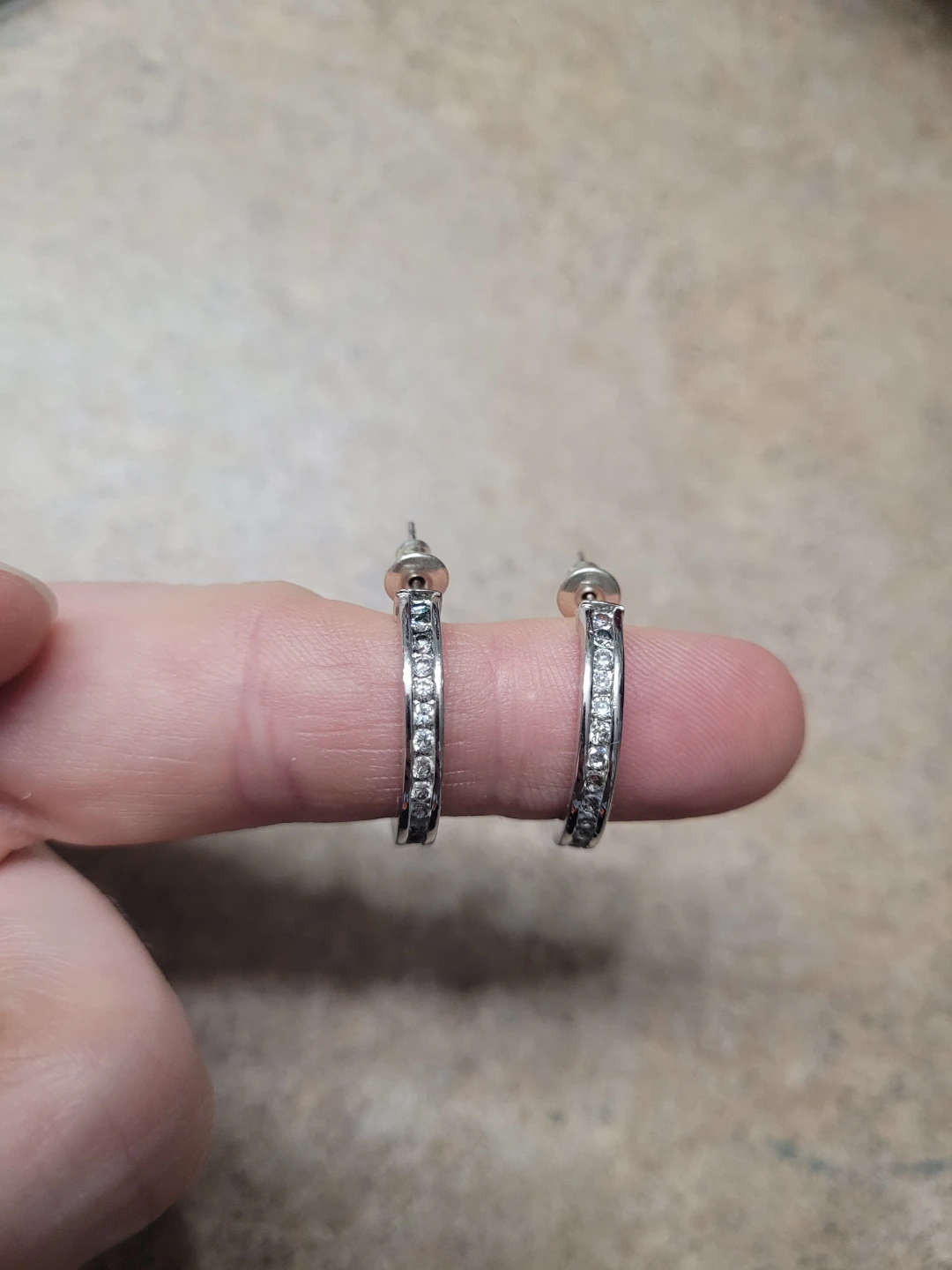 Silver earrings with zirconia