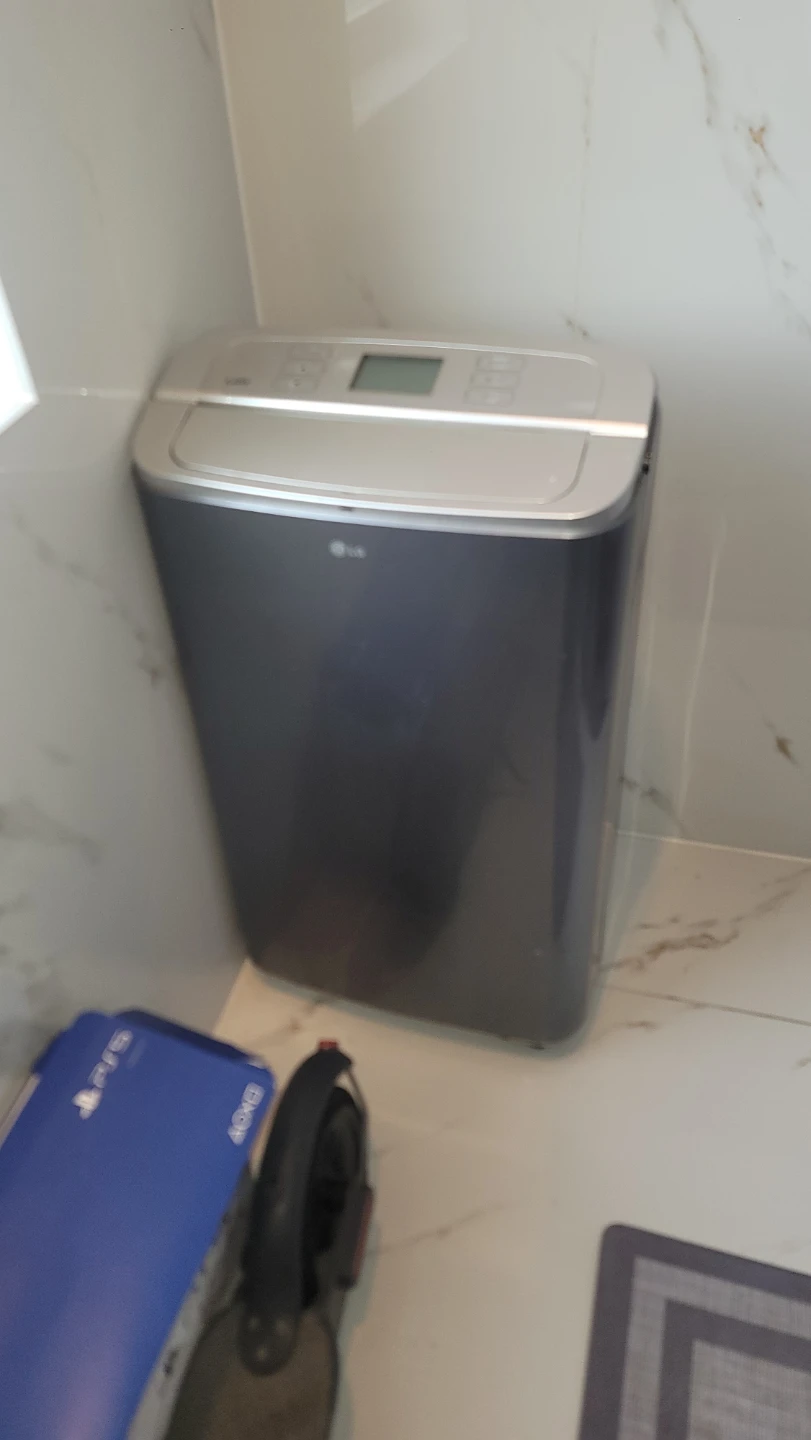 LG Portable Air Conditioner - photo 3