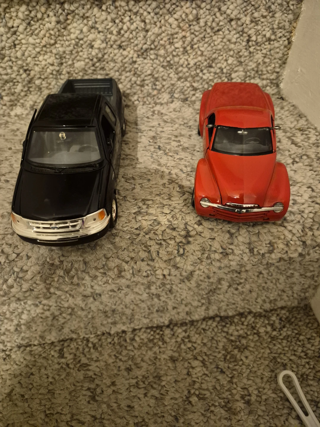 Lot of 2 Diecast Model Cars: AC Cobra 427 & Red Hot Rod - photo 2