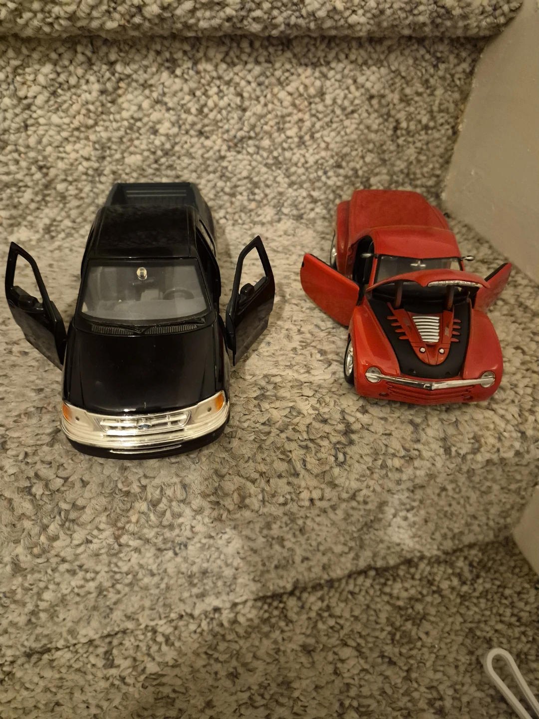 Lot of 2 Diecast Model Cars: AC Cobra 427 & Red Hot Rod - photo 3
