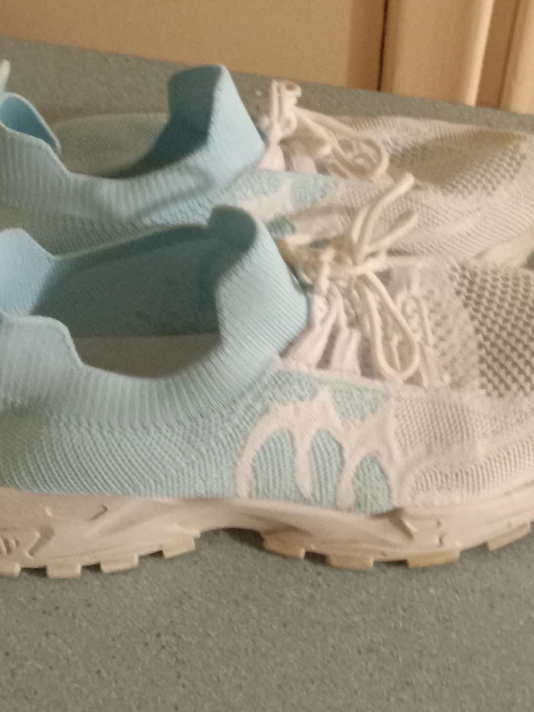 Women sport shoes