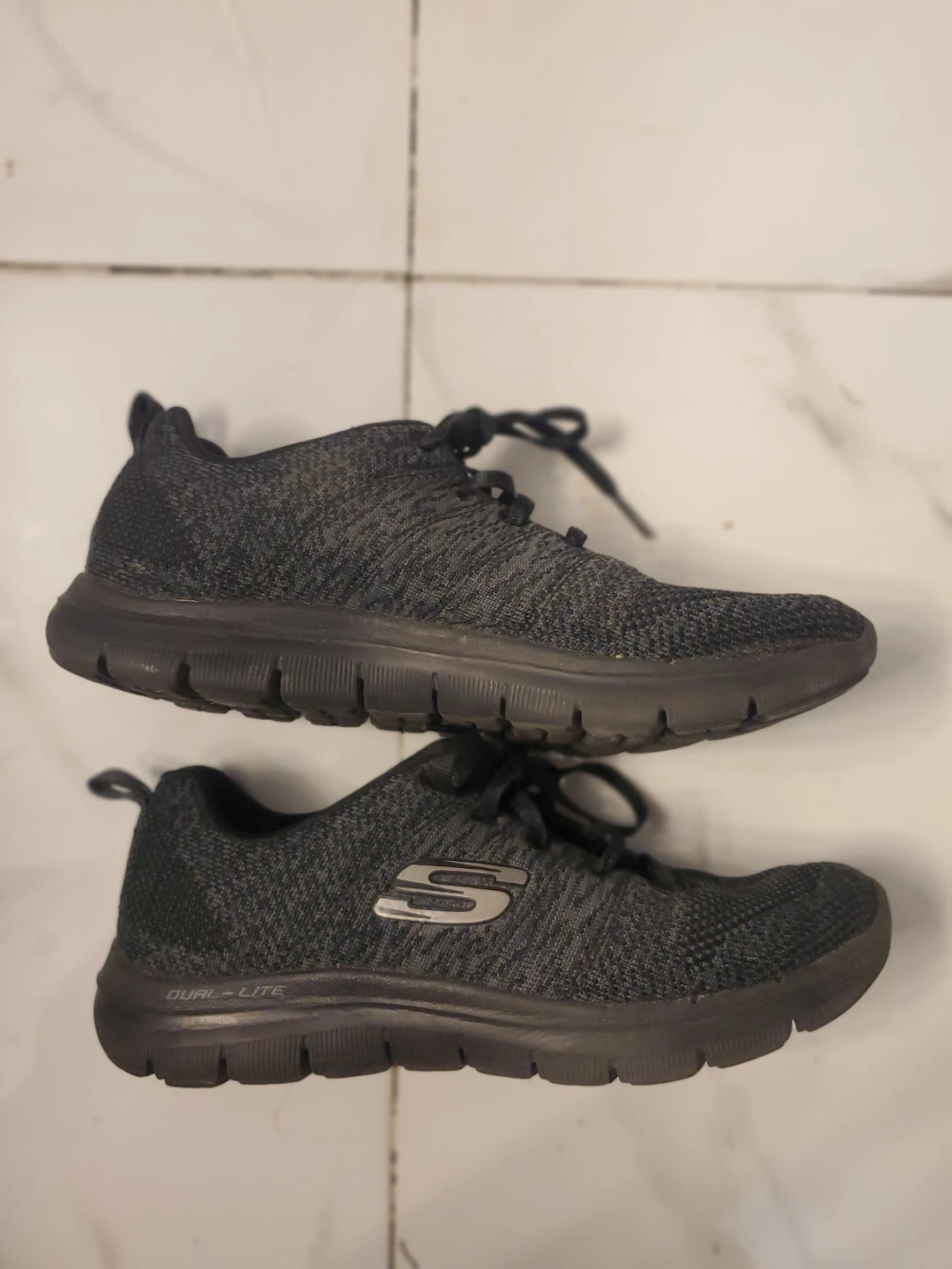 Women Sketchers Shoes Size 7.5 - photo 4