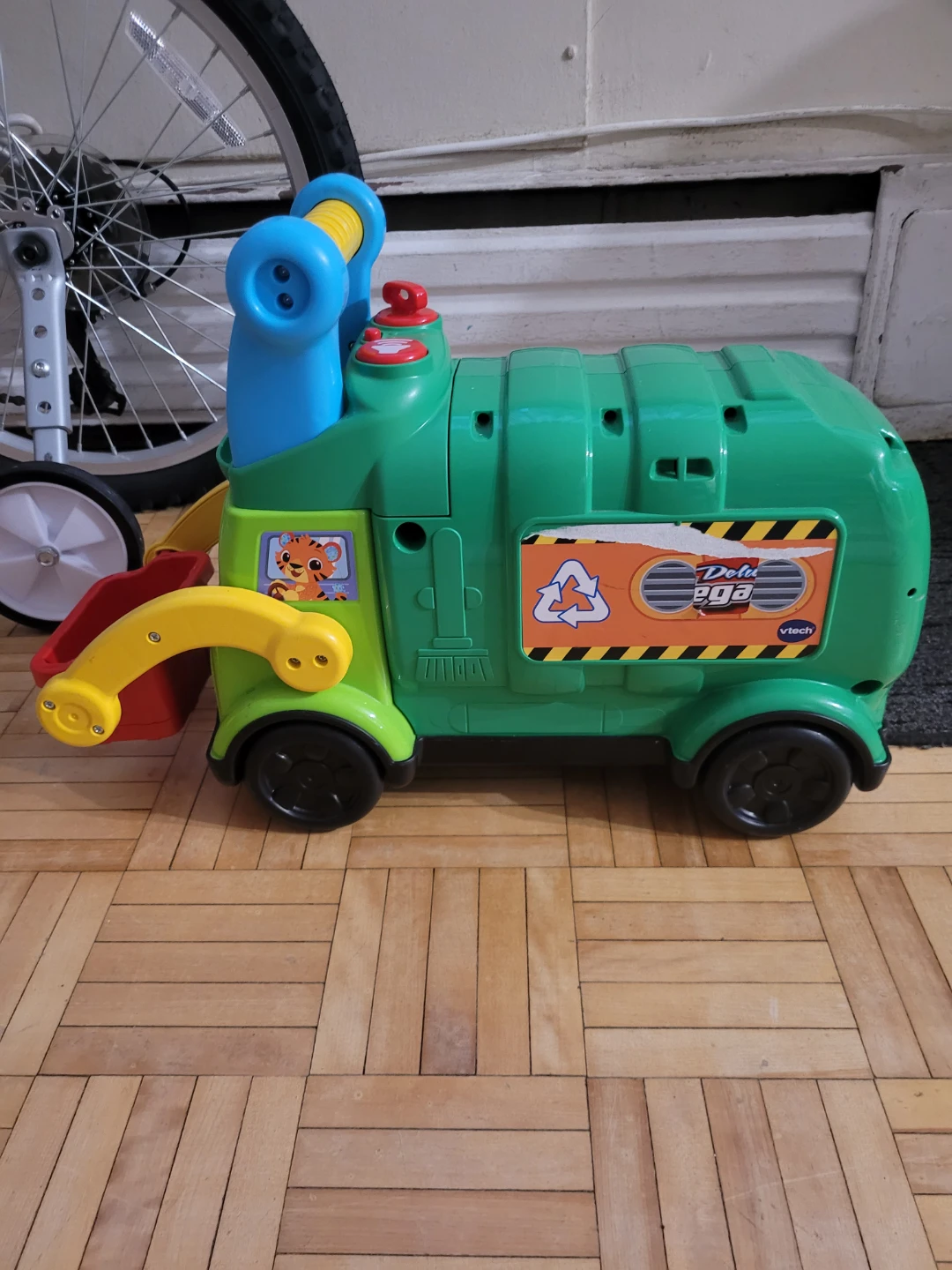 VTech Go! Go! Smart Wheels Deluxe Trash Truck