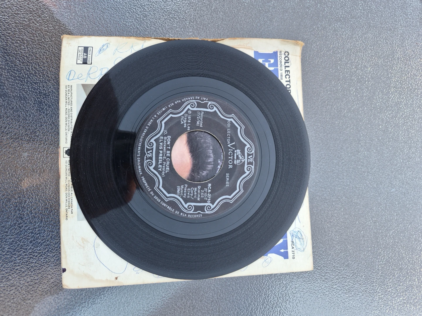 Elvis Presley Hound Dog / Don't Be Cruel 45 RPM Record - photo 4
