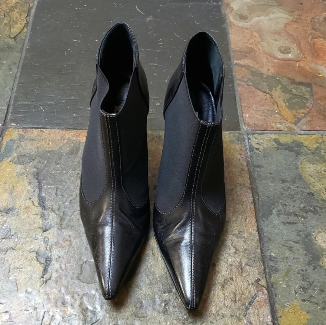Manolo Blahnik Black Leather Pointed Toe Ankle Boots Size 36.5
