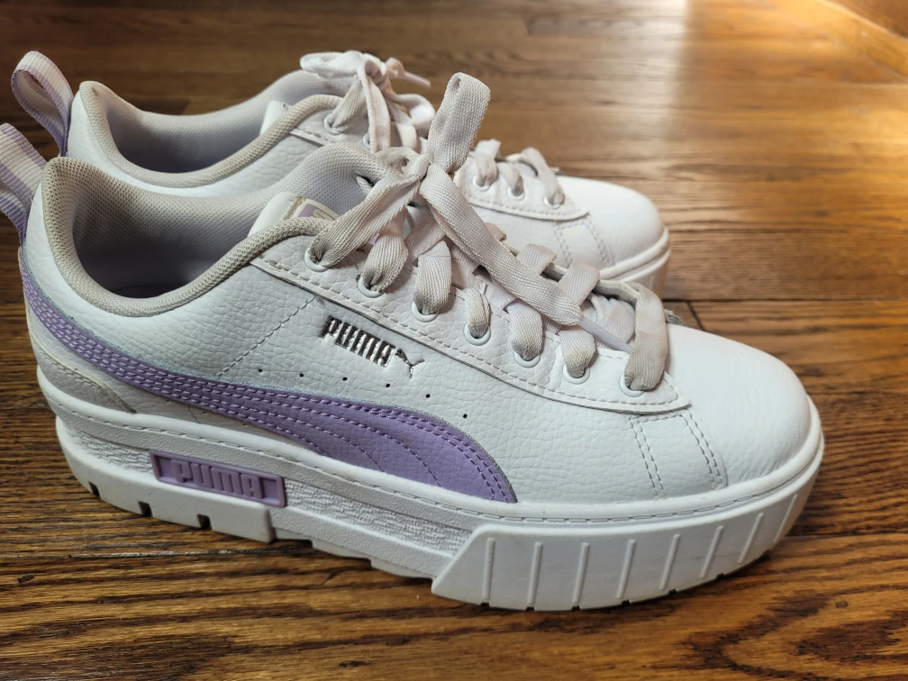 Puma White & Lavender Sneakers - Size 7 Youth