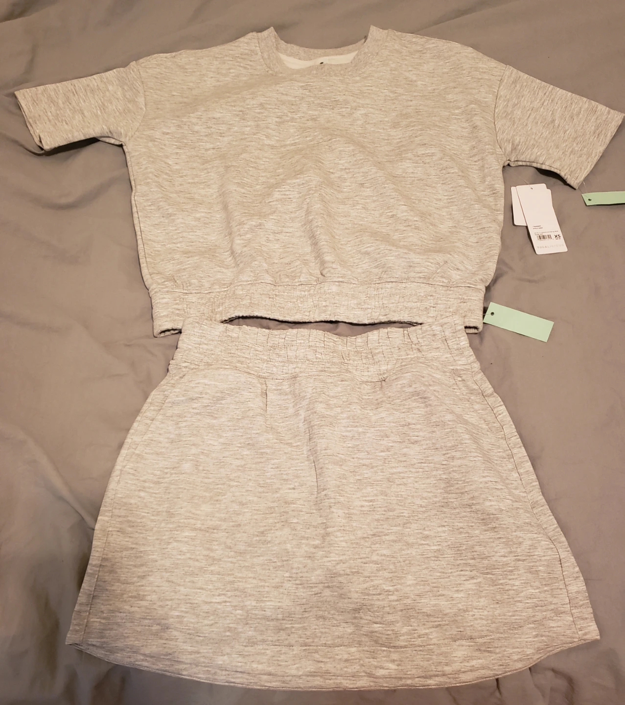 Brandnew YOGALICIOUS Grey Skort Set XS size.can fit to small
