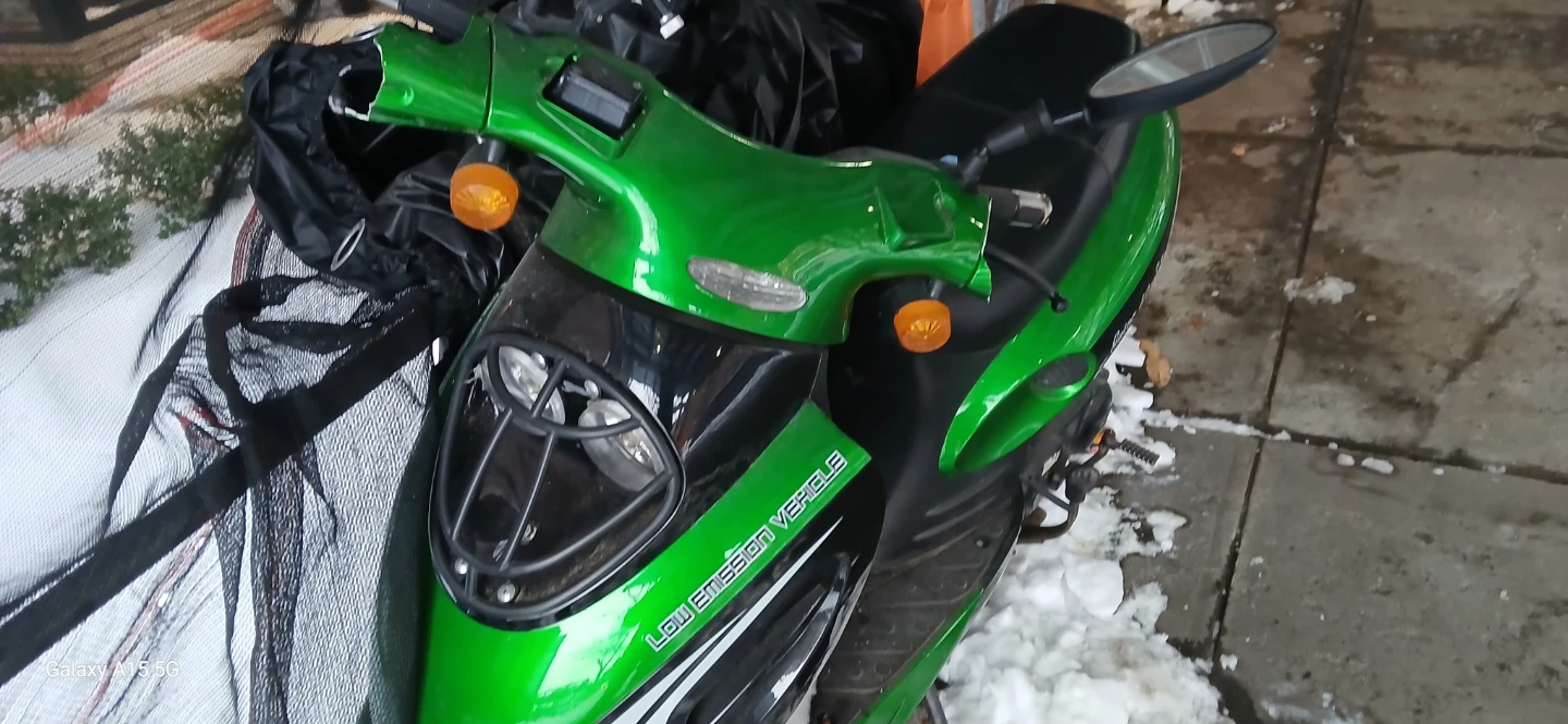 Green Scooter - Low Emission Vehicle - photo 2