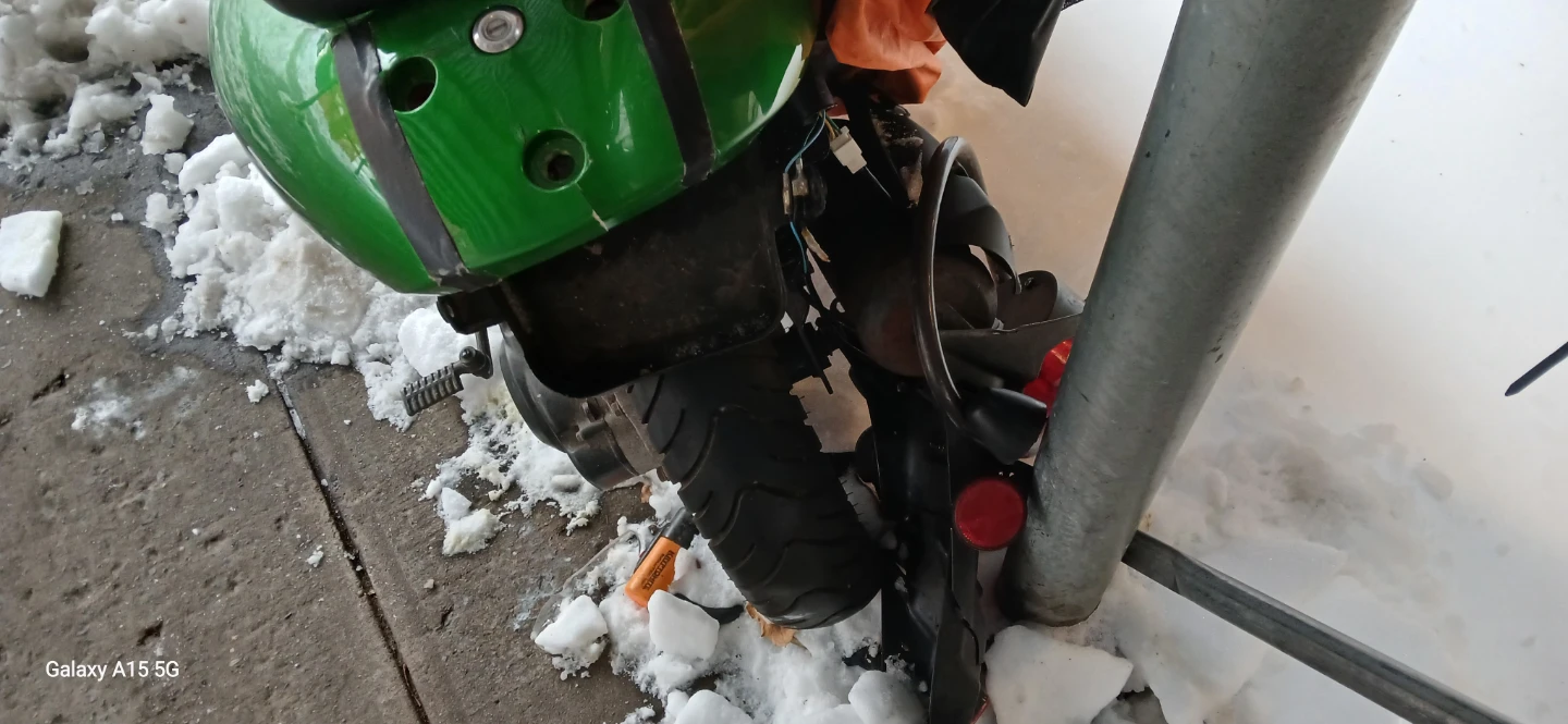 Green Scooter - Low Emission Vehicle - photo 3