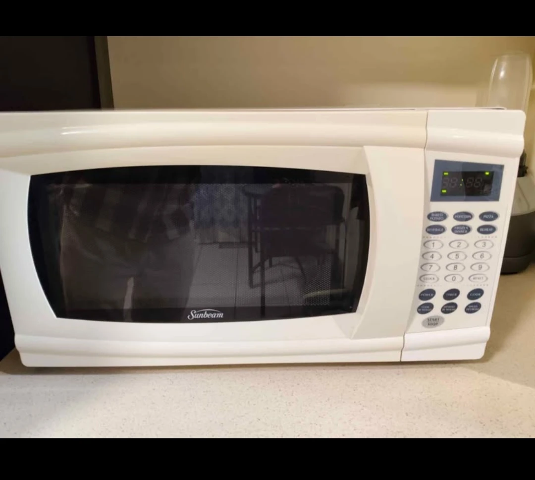 Sunbeam White Microwave