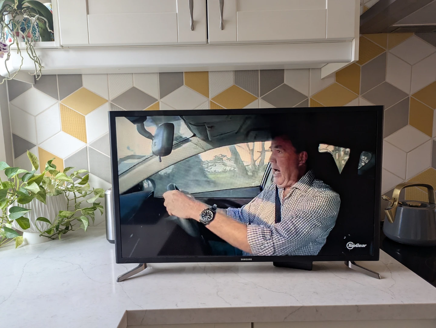 Samsung 32-inch Smart TV UN32M5300AF - photo 2