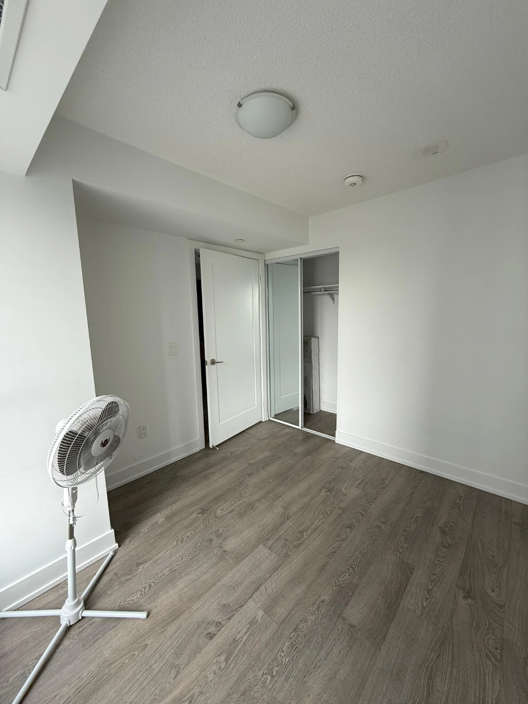 Private room for rent - photo 2