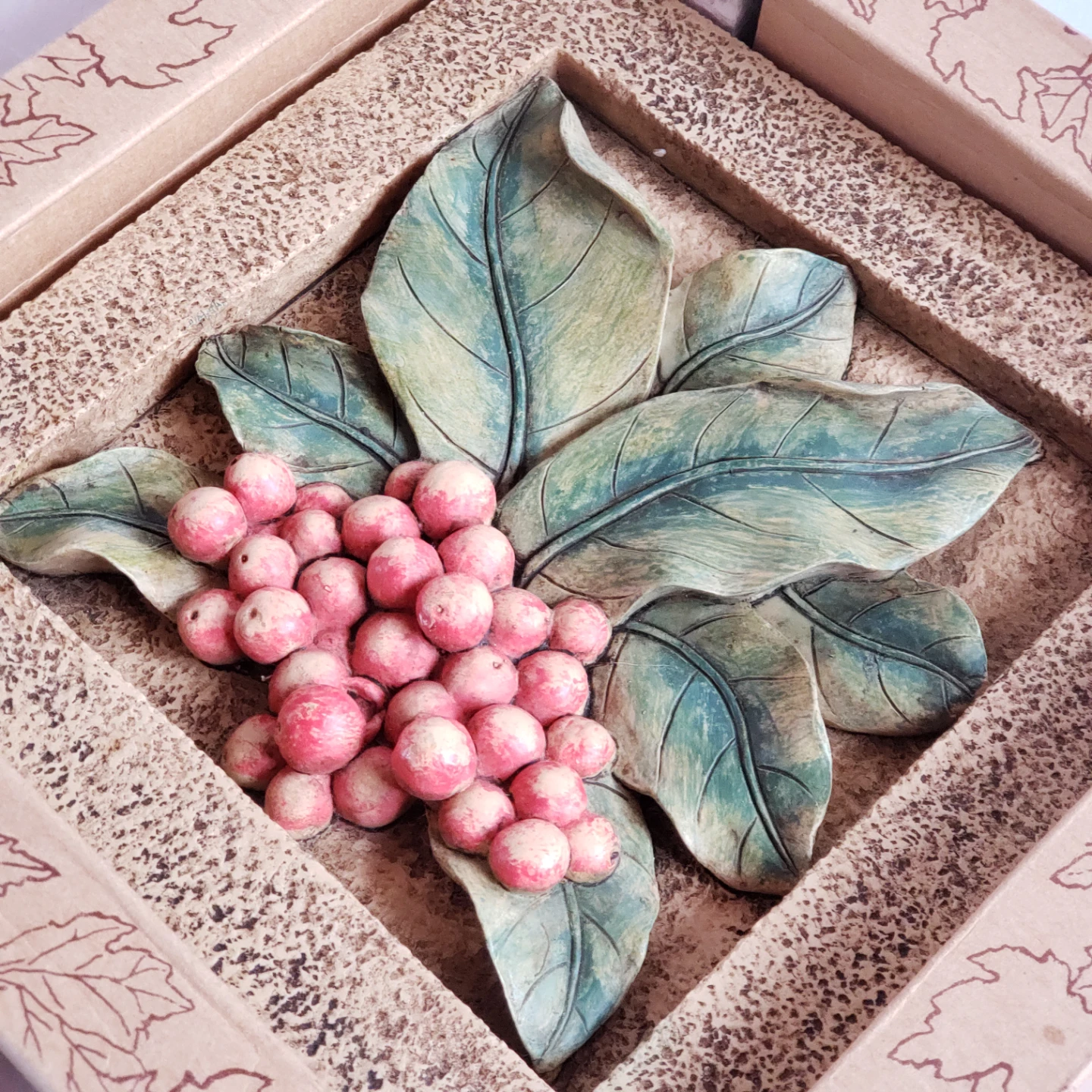 🆕Berries & Leaves Stone Wall Plaque