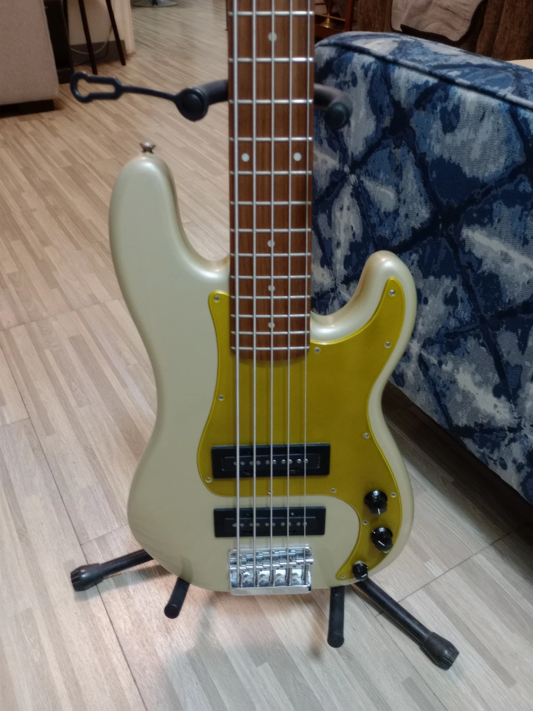 Fender  V - strings Jazz Bass Electric Guitar (OBO) - photo 2