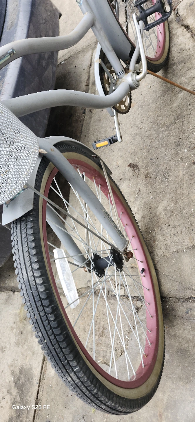 Huffy Cruiser Bike 26"wheels the price not negotiable - photo 4