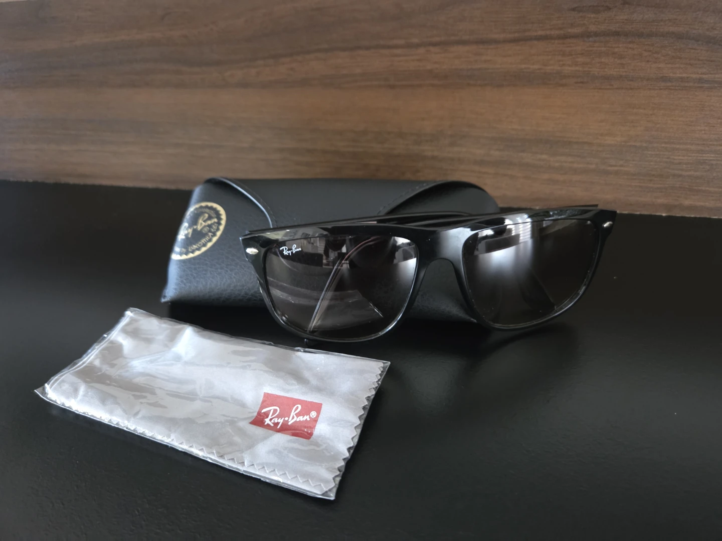 Ray-Ban Sunglasses with Case and Cleaning Cloth