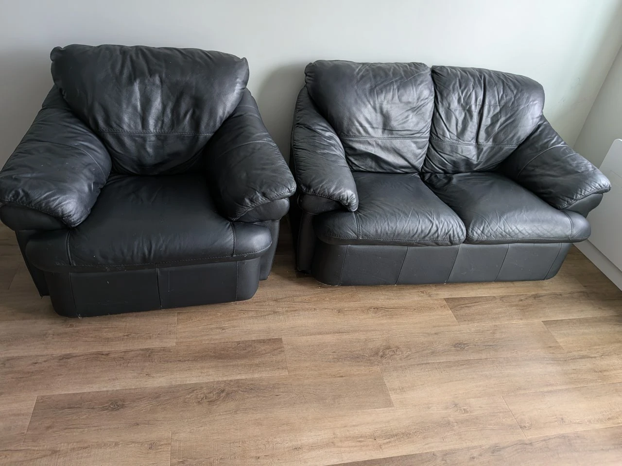 Black Leather Loveseat and Armchair Set - photo 3