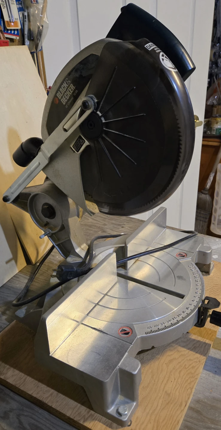 Black and Decker 10" Adjustable Mitre Saw - photo 3