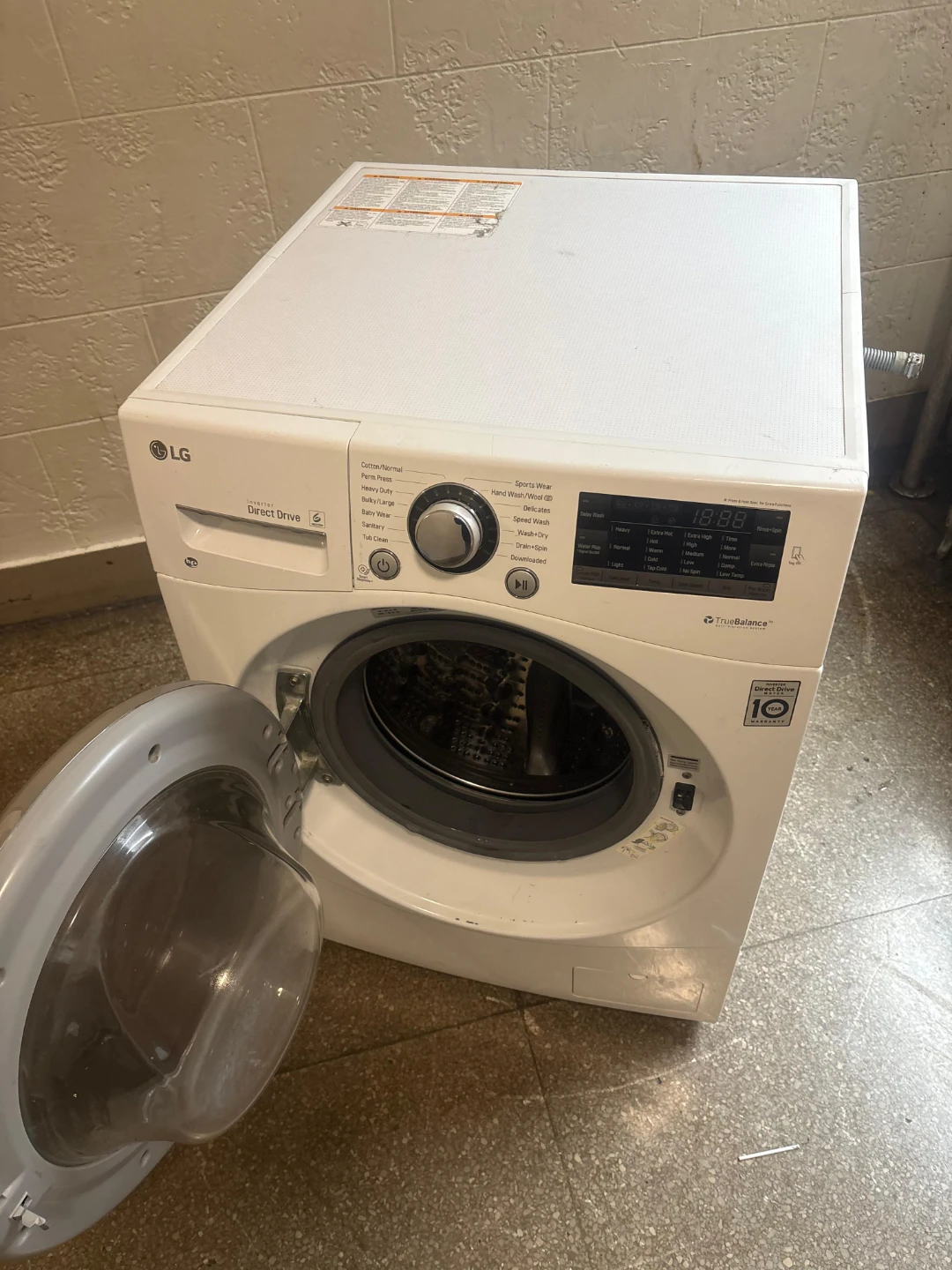 LG 24in washer and dryer all in one machine - photo 2