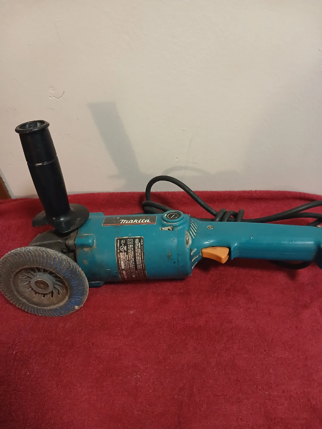 Makita Angle Grinder - photo 2
